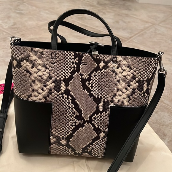 ❤️👜TORY BURCH❤️👜 Block-T Embossed Mini Tote - Picture 5 of 14